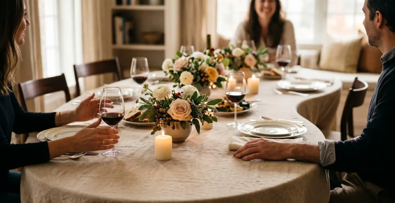 Table ovale d'honneur favorisant les conversations fluides entre invités
